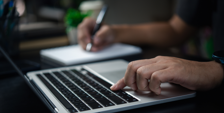 A Importância da Gramatura do Papel no Scrapbooking Físico