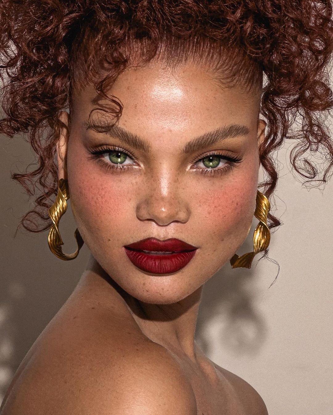 Maquiagem para Ocasiões Específicas: Do Dia a Dia à Festa