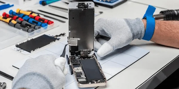 Reparo de Tela Curva vs. Dobrável: Desafios e Soluções para 2026