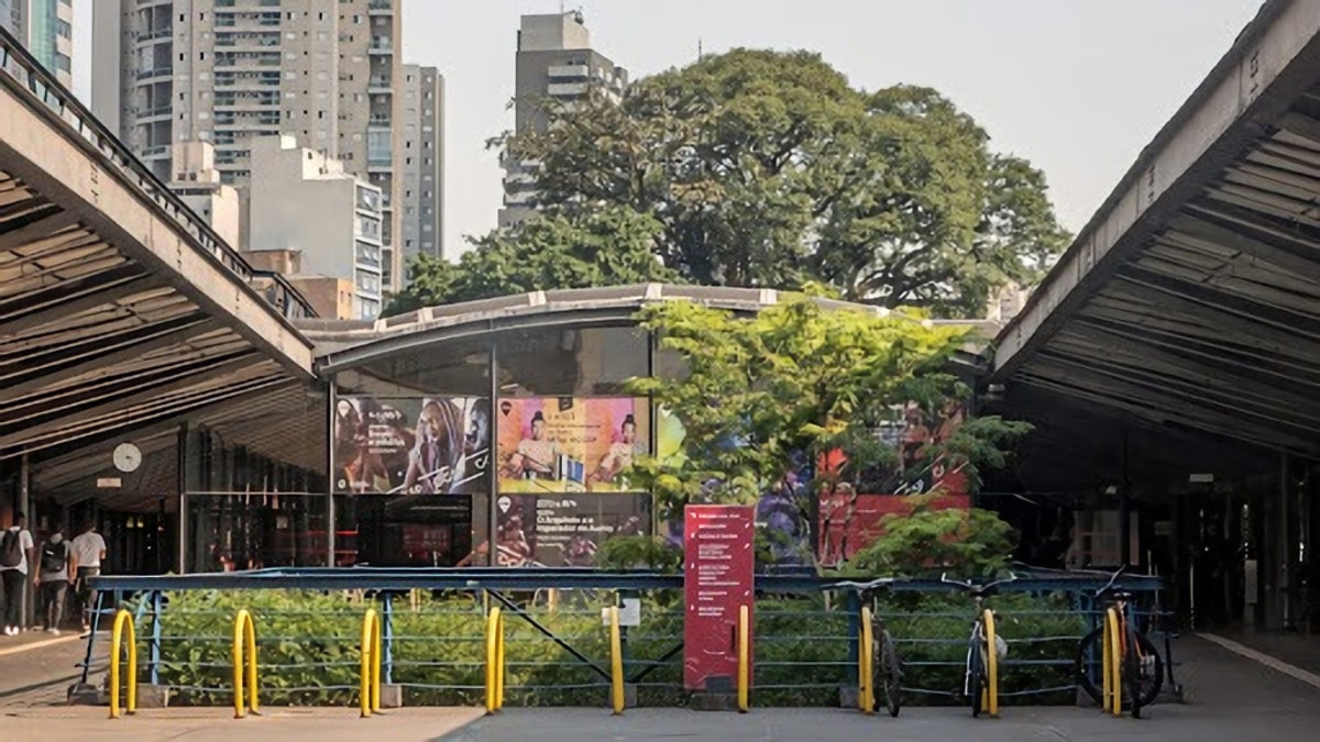 Otimização de Conteúdo Regional: Atraindo Público para Peças de Teatro em Sua Cidade