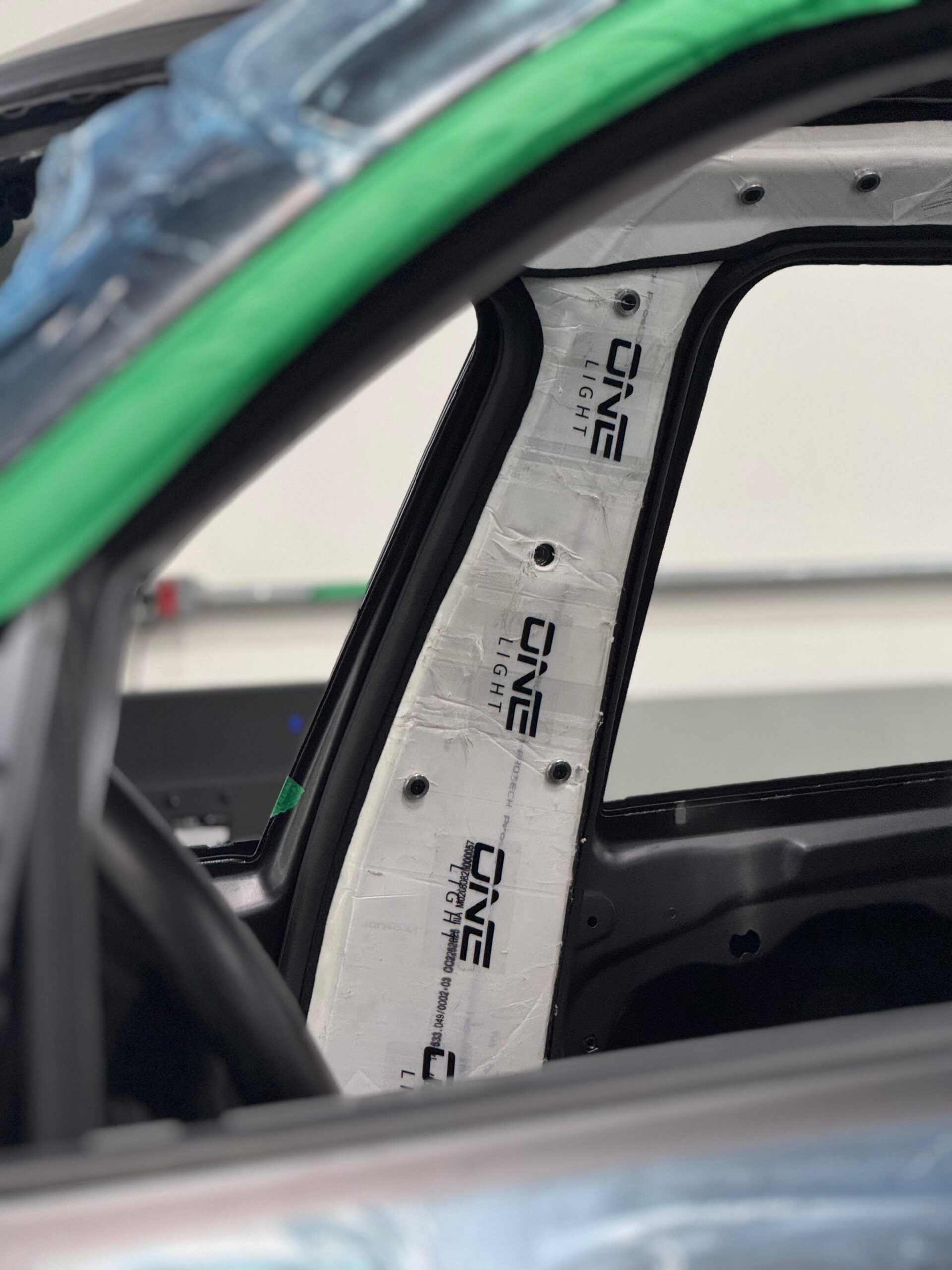 Mantas de Aramida vs. Aço: Qual o Melhor Material para a Blindagem do seu Carro?