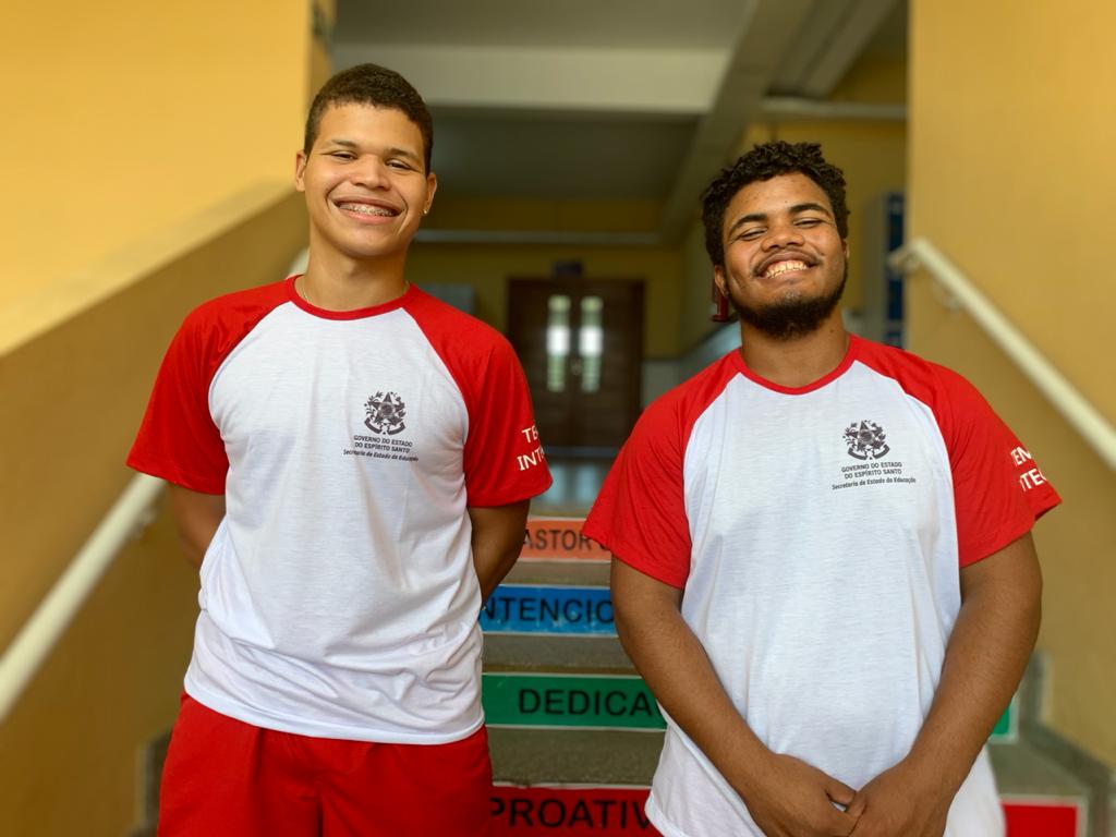 Guia Completo: Como Escolher o Tecido Ideal para Uniformes Escolares Duráveis